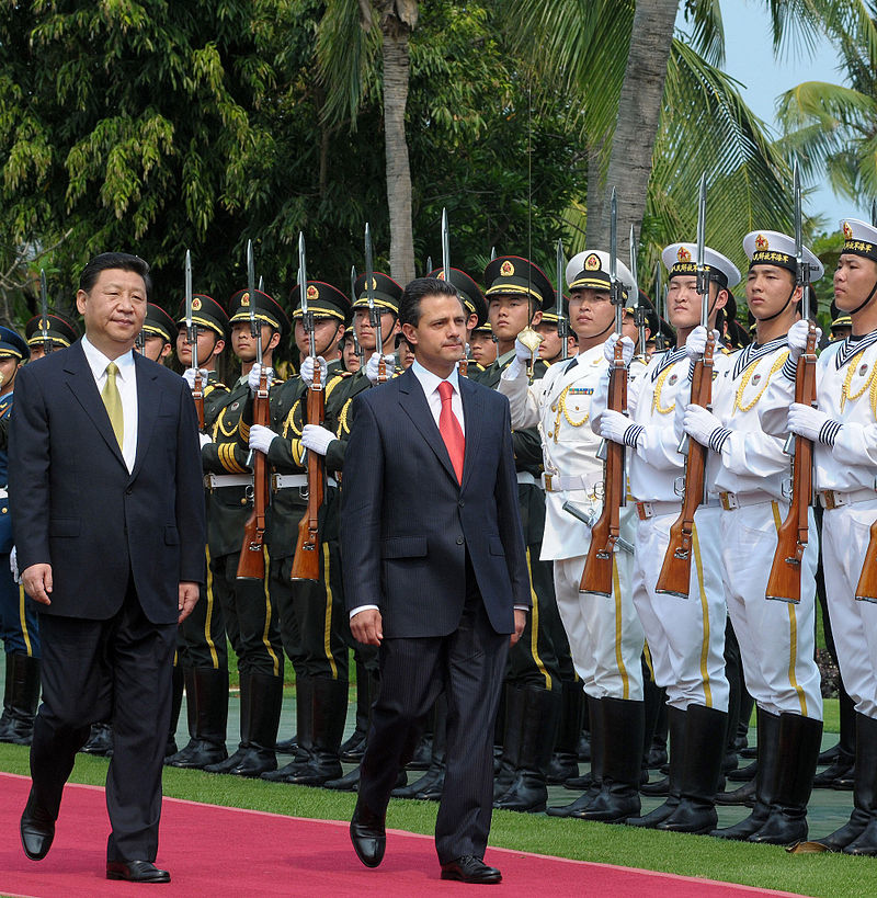 Mexico china. Си Цзиньпин в военной форме. Мексика и Китай. XI Jinping косплей. Мексика Китай дистанция.