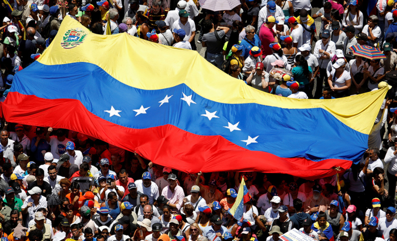Photo of Venezuelans on the street