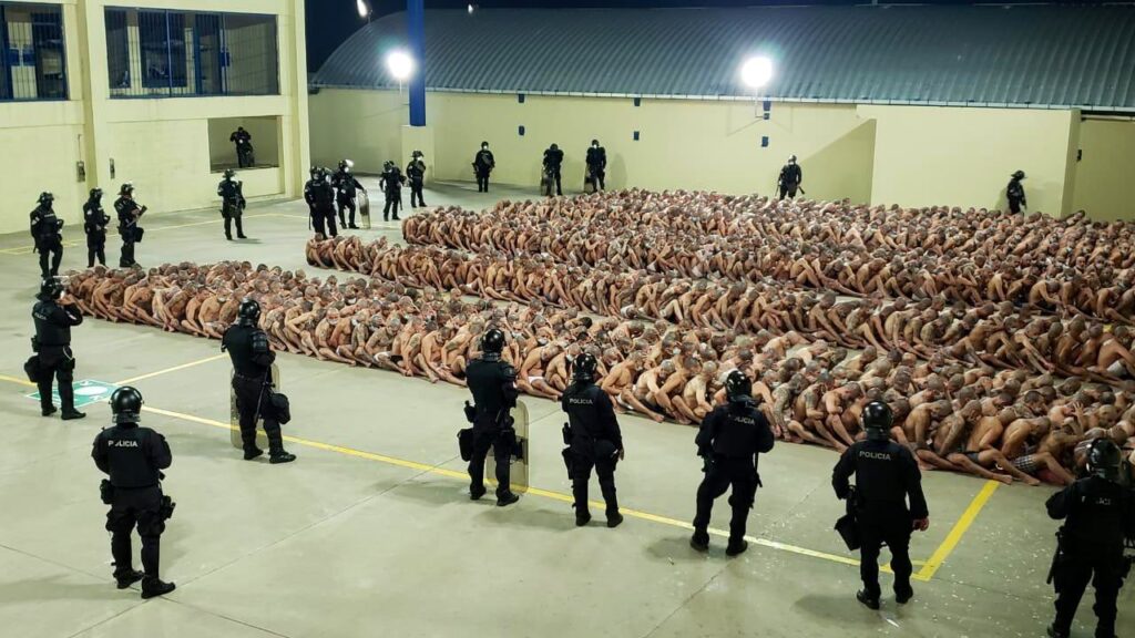 Photo of detainees at a Salvadoran prison