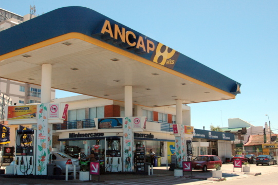 Estación de servicio ANCAP en la Rambla O'Higgins